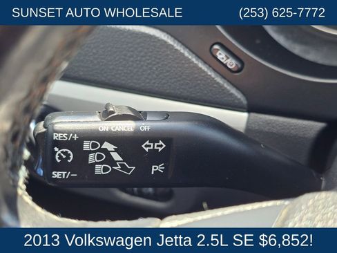 Used 2013 Volkswagen Jetta SE FWD image 32