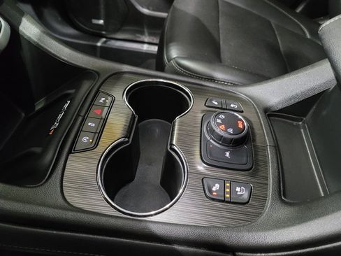 Used 2022 GMC Acadia SLT w/ GMC Pro Grade Package image 43