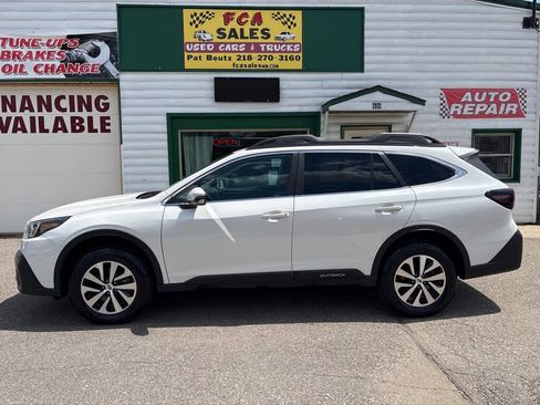 Used 2022 Subaru Outback Premium AWD/4WD image 1