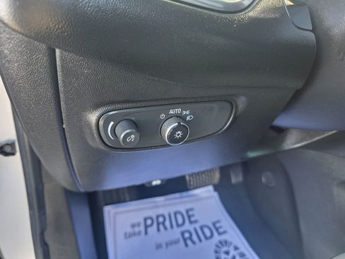 Used 2020 Chevrolet Equinox LS FWD image 15