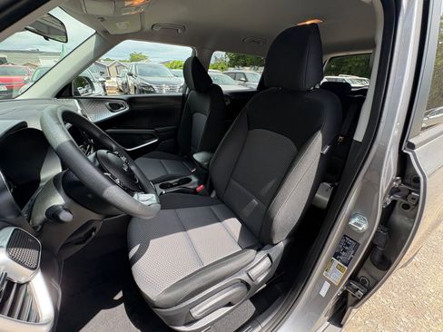 Used 2025 Kia Soul LX w/ LX Technology Package FWD image 34