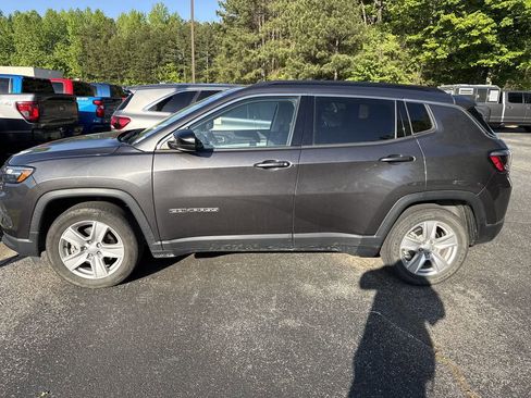 Used 2022 Jeep Compass Latitude w/ Sun and Sound Group FWD image 15
