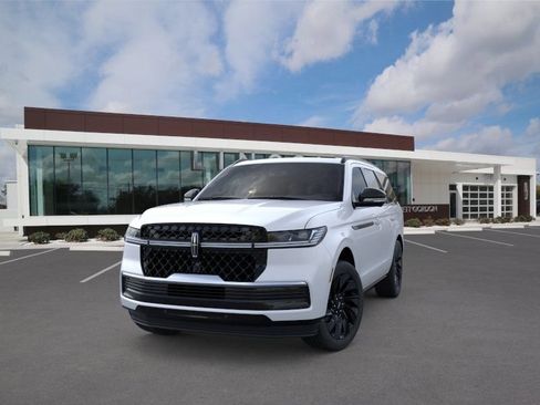 New 2025 Lincoln Navigator Reserve w/ Jet Appearance Package AWD/4WD image 2