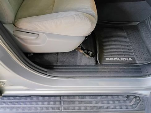 Used 2020 Toyota Sequoia SR5 RWD image 39