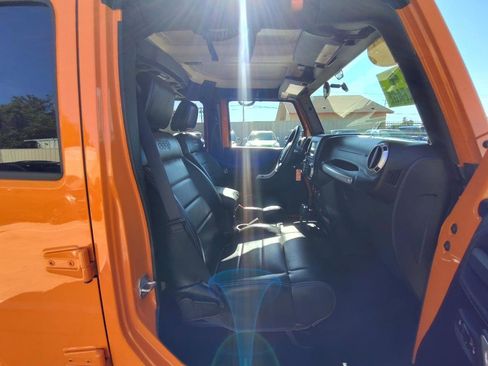 Used 2012 Jeep Wrangler Unlimited Sahara w/ Connectivity Group AWD/4WD image 41