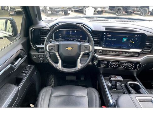 Used 2022 Chevrolet Silverado 1500 LTZ w/ LTZ Premium Package AWD/4WD image 5
