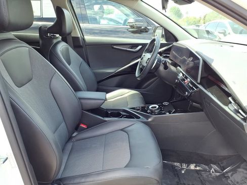 Used 2023 Kia Niro Wind FWD image 9