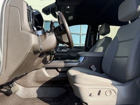 Used 2025 Chevrolet Silverado 3500 LTZ w/ LTZ Plus Package image 9