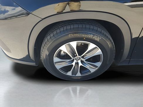 Used 2024 Toyota Highlander XLE image 18