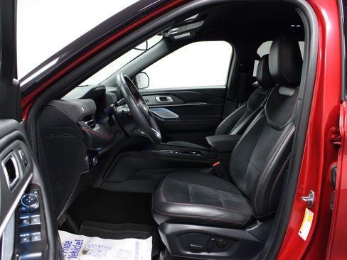 Used 2025 Ford Explorer ST image 12