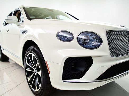 Certified 2023 Bentley Bentayga AWD/4WD image 8