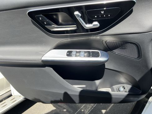 Used 2025 Mercedes-Benz GLC 350e 4MATIC image 14