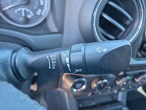 Used 2019 Toyota Tacoma TRD Off-Road AWD/4WD image 34