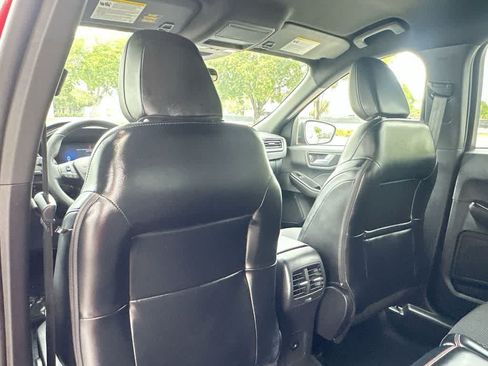 Used 2025 Ford Escape ST-Line AWD/4WD image 23