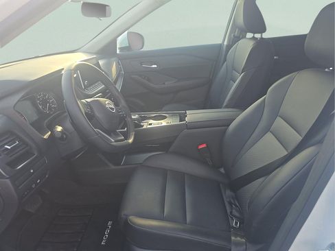 Used 2025 Nissan Rogue SV w/ SV Premium Package FWD image 8