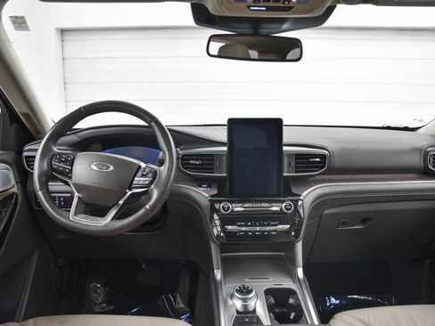 Used 2023 Ford Explorer Platinum w/ Technology Package image 24