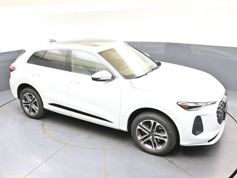 Used 2025 Audi Q5 Premium w/ Convenience Package AWD/4WD image 43