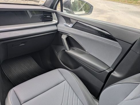 New 2026 Volkswagen Tiguan SE R-Line FWD image 17