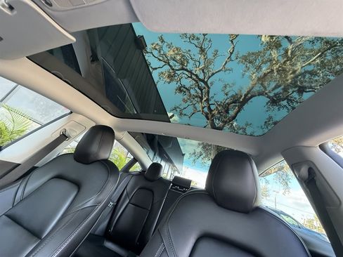 Used 2018 Tesla Model 3 Long Range RWD image 15