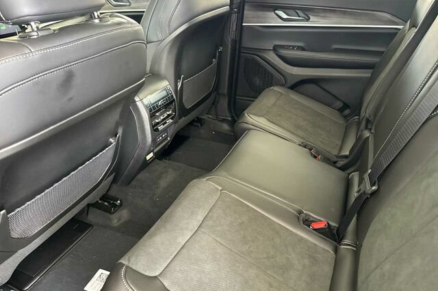 New 2026 Jeep Grand Cherokee L 4WD image 9