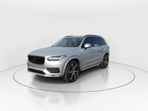 Used 2022 Volvo XC90 T5 Momentum w/ Advanced Package image 4