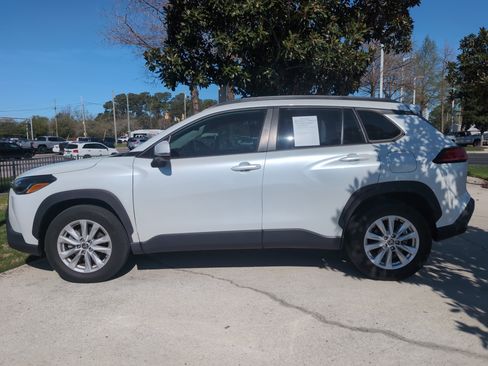 Used 2022 Toyota Corolla Cross LE w/ Moonroof Package image 7