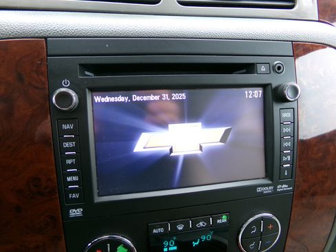 Used 2013 Chevrolet Suburban LTZ image 28