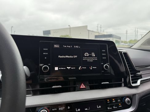 New 2025 Kia Sportage LX image 12