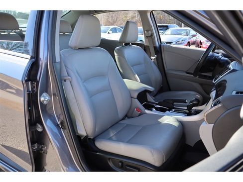 Used 2016 Honda Accord Touring image 13