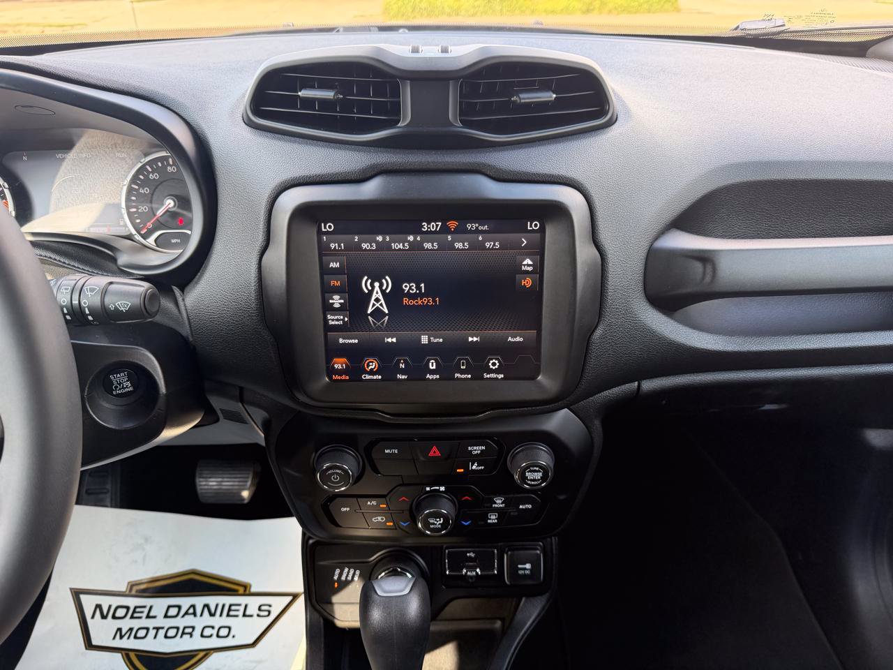 Used 2022 Jeep Renegade Latitude AWD/4WD image 14