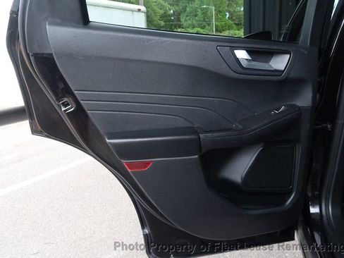 Used 2021 Ford Escape SE image 17