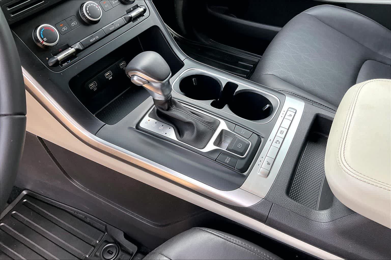 Certified 2023 Kia Carnival LX FWD image 14