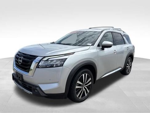 Used 2023 Nissan Pathfinder Platinum w/ Cargo Package AWD/4WD image 6