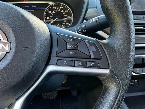 Used 2025 Nissan Altima 2.5 SV FWD image 11