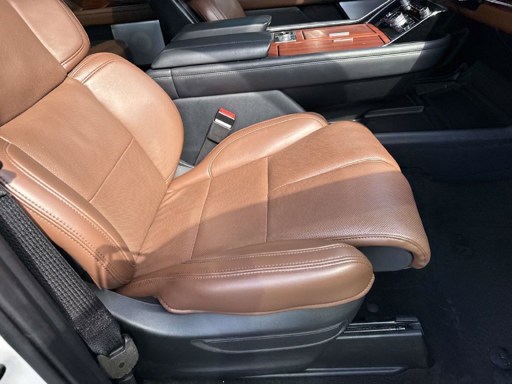 Used 2024 Lincoln Navigator Reserve AWD/4WD image 27