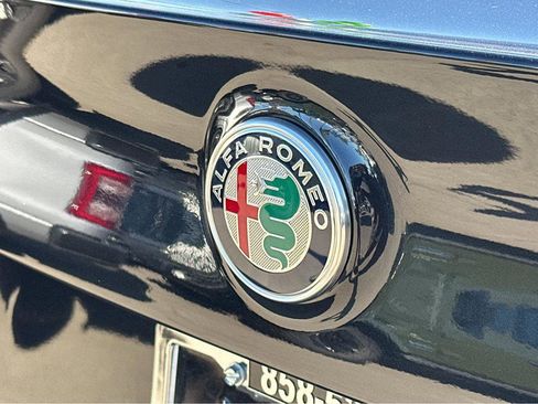 Used 2023 Alfa Romeo Giulia Estrema image 42