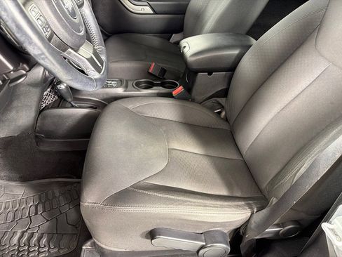 Used 2015 Jeep Wrangler Sport image 12