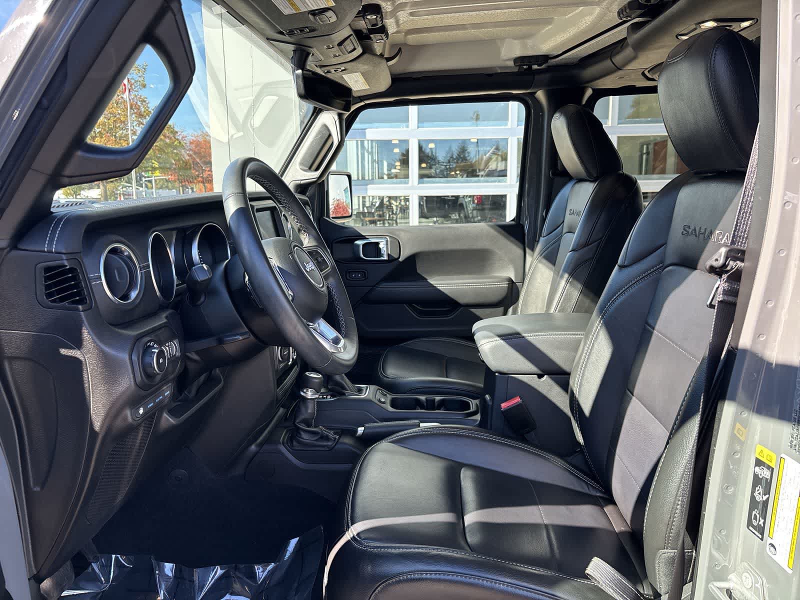 Used 2022 Jeep Wrangler Unlimited Sahara AWD/4WD image 9