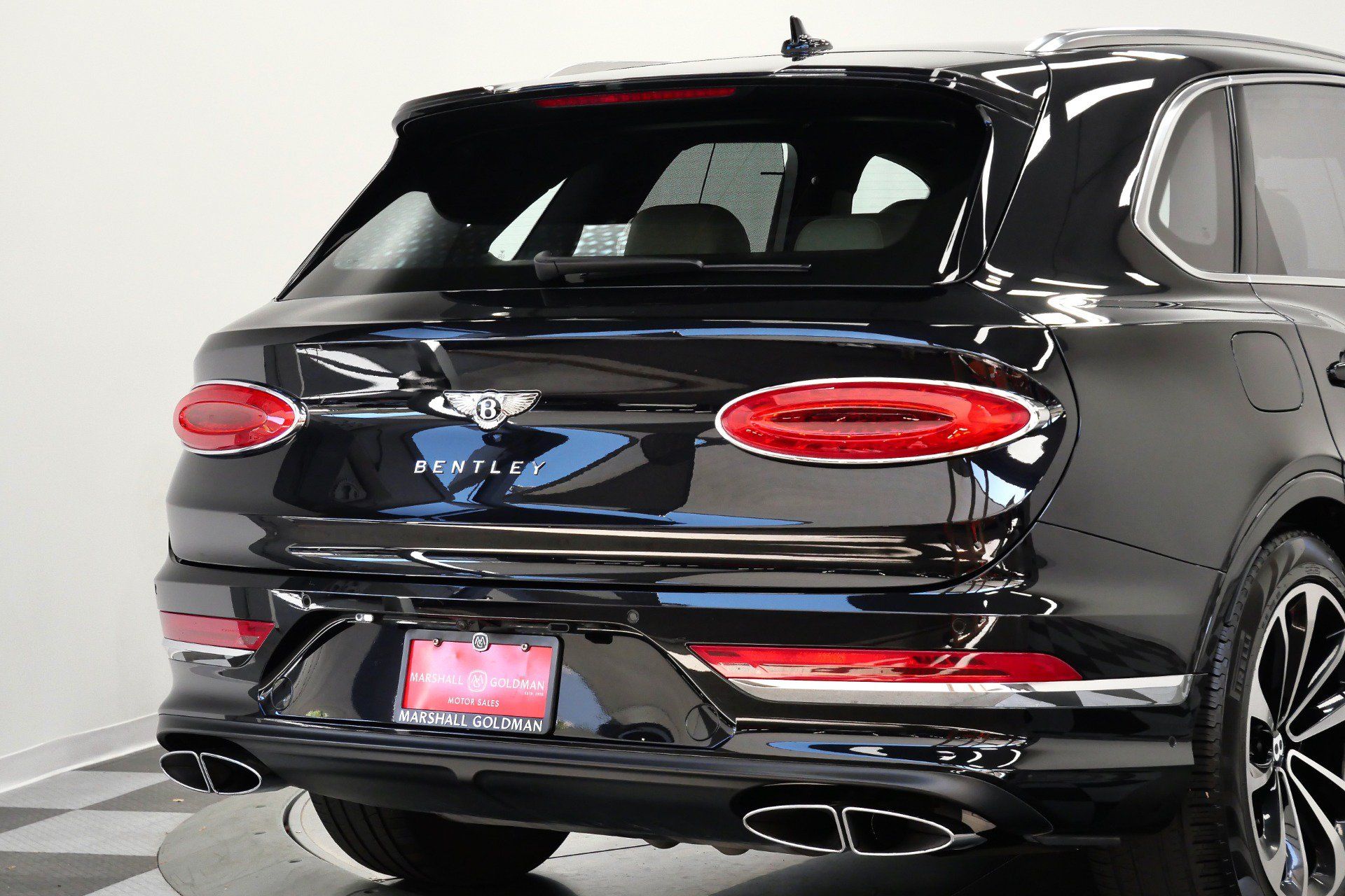 Used 2023 Bentley Bentayga AWD/4WD image 43