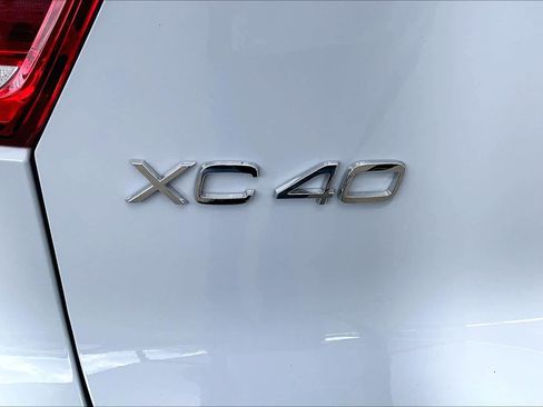 Used 2025 Volvo XC40 B5 Ultra w/ Climate Package image 10