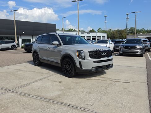 Certified 2022 Kia Telluride SX w/ Nightfall Edition Package AWD/4WD image 2