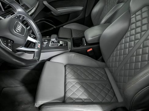Used 2020 Audi SQ5 Premium Plus w/ Premium Plus Package image 19