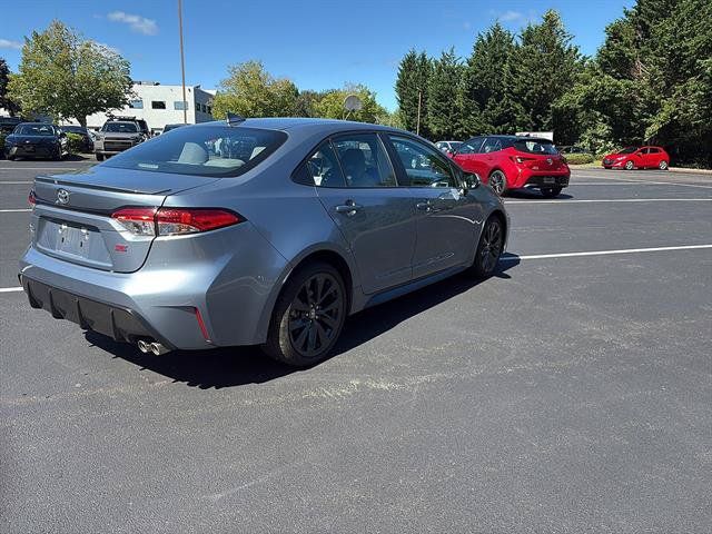 Used 2023 Toyota Corolla SE w/ Carpet Mat Package (TMS) FWD image 6