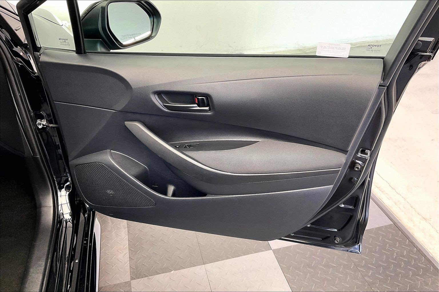 Used 2025 Toyota Corolla LE FWD image 27