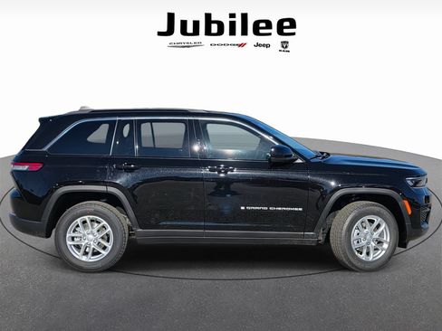 New 2025 Jeep Grand Cherokee Laredo X w/ Luxury Tech Group I RWD image 35