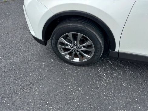 Used 2018 Toyota RAV4 Limited FWD image 8