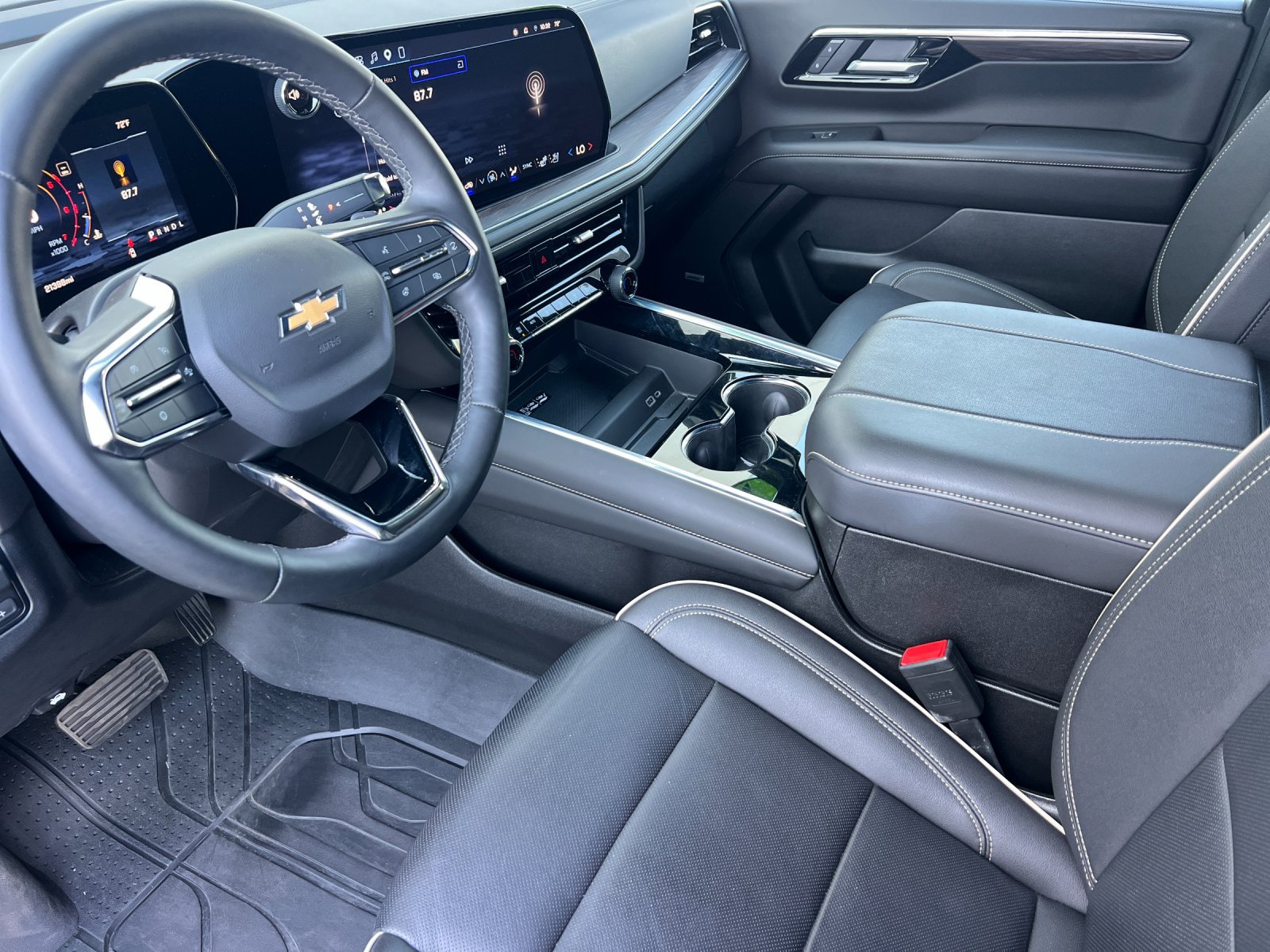 Used 2025 Chevrolet Tahoe Premier w/ Sun And Tow Package AWD/4WD image 10