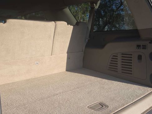 Used 2016 Chevrolet Suburban LT RWD image 23