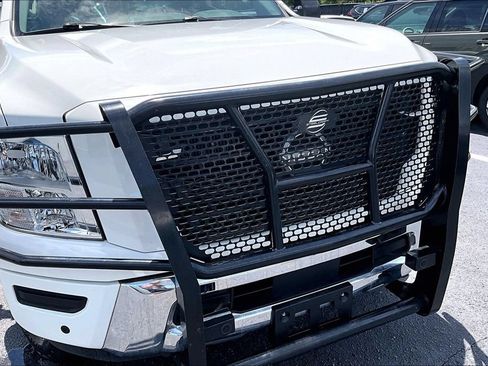 Used 2024 Nissan Titan SV w/ SV Convenience Package AWD/4WD image 32