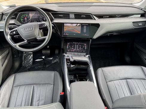 Used 2021 Audi e-tron Premium w/ Convenience Plus Package image 28